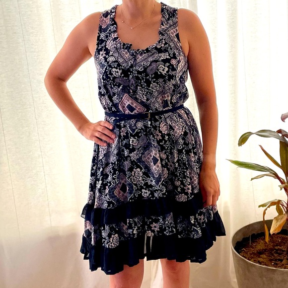 EUC papillon ruffle hem dress - Picture 2 of 5